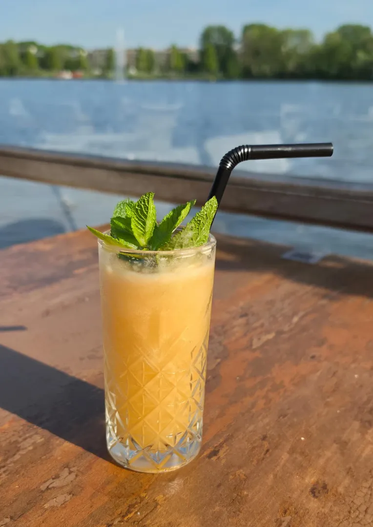 S on the beach smoothie 🍑🍊